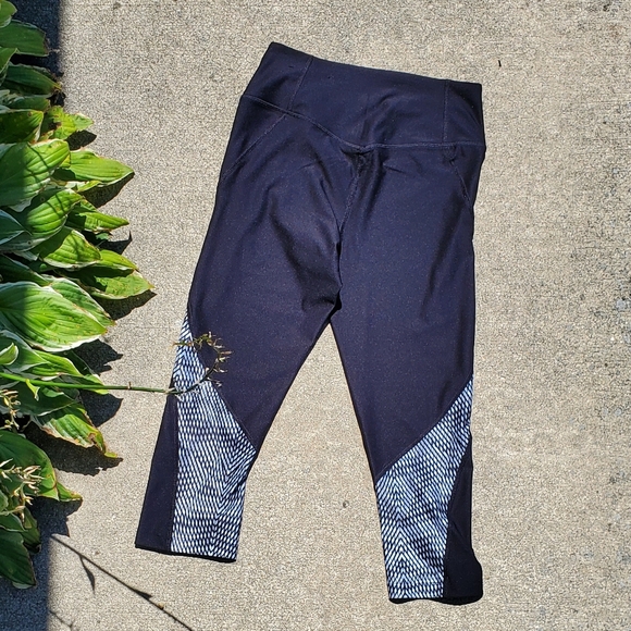 Nike Dri-Fit Leggings Black Gray Bottom Size Small - Picture 5 of 5